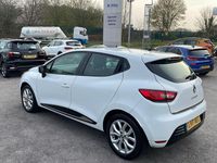 Used Renault Clio IV Dynamique 75 HP (55 kW) 2017 White Hatchback