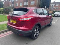 Used Nissan Qashqai N-Connecta 115 HP (84 kW) 2016 Red SUV