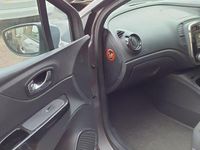 Usado Renault Captur Dynamique 90 HP (66 kW) 2016 Cinzento SUV