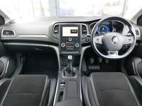 Used Renault Mégane GrandTour Dynamique 110 HP (80 kW) 2017 Red Estate