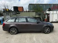 Begagnad Skoda Octavia Elegance 2013 Brun Kombi