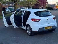 Used Renault Clio IV Expression+ 75 HP (55 kW) 2013 White Hatchback