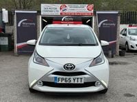 Used Toyota Aygo X-pure 69 HP (50 kW) 2015 White Hatchback