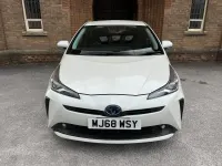 Used Toyota Prius Active 122 HP (89 kW) 2019 White Hatchback