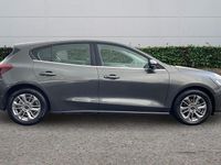 Begagnad Ford Focus Titanium 2025 Grå Halvkombi