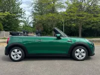 Usado Mini Cooper Classic 134 HP (98 kW) 2022 Verde Citadino