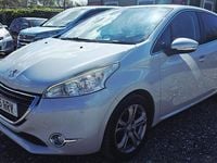 Used Peugeot 208 2015 White Hatchback