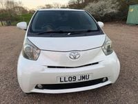Used Toyota iQ 68 HP (50 kW) 2009 White Hatchback