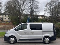 Begagnad Renault Trafic Business 120 HK (88 kW) 2019 Silver Minibuss