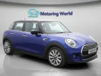 Usado Mini Cooper Exclusive 136 CV (100 kW) 2020 Azul Utilitario