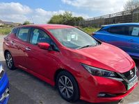 Begagnad Nissan Leaf Acenta 110 kW (150 HK) 2020 Röd Halvkombi