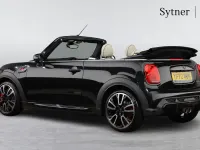 Begagnad Mini John Cooper Works 228 HK (167 kW) 2022 Svart Halvkombi