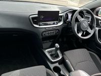 Usado Kia Ceed 138 HP (101 kW) 2025 Preto Citadino