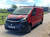 Used Vauxhall Vivaro 115 HP (84 kW) 2014 Red MPV