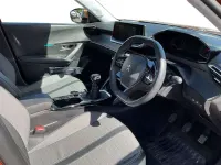 Używany Peugeot 2008 Allure 128 KM (94 kW) 2021 Pomarańczowy SUV