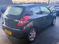 Used Hyundai i20 Comfort 77 HP (56 kW) 2011 Black Hatchback