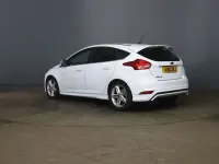 Used Ford Focus Zetec 120 HP (88 kW) 2016 White Hatchback