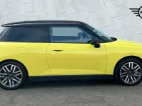Used Mini Cooper SE Hatch 158 kW (215 HP) 2024 Yellow Hatchback