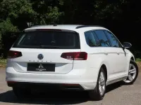 Used VW Passat SE 150 HP (110 kW) 2019 White Estate