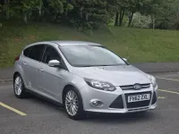 Begagnad Ford Focus Zetec 2013 Silver Halvkombi