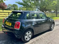 Begagnad Mini ONE Hatch 102 HK (75 kW) 2017 Svart Halvkombi