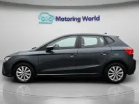 Usado Seat Ibiza SE 95 CV (69 kW) 2023 Gris Utilitario