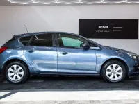 Used Vauxhall Astra Design Edition 100 HP (73 kW) 2014 Blue Hatchback