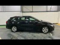 Begagnad VW Golf VIII Life 2022 Svart Kombi