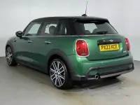 Begagnad Mini Cooper Exclusive 2023 Grön Halvkombi