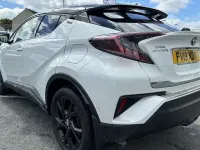 Used Toyota C-HR 122 HP (89 kW) 2019 White SUV