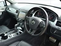used VW Touareg 3.0 V6 R LINE PLUS TDI BLUEMOTION TECHNOLOGY 5d 259 BHP