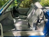 Usado Mercedes SL300 185 HP (136 kW) 1988 Azul Cabrios