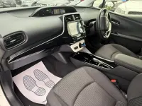 Used Toyota Prius Active 122 HP (89 kW) 2024 White Hatchback