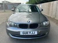 Usado BMW 118 Sport Line 143 CV (105 kW) 2011 Gris Utilitario