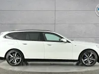Gebraucht BMW 520 M Sport 205 PS (150 kW) 2025 Weiß Kombi