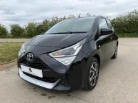 Begagnad Toyota Aygo X-play 2022 Svart Halvkombi