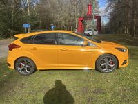 Używany Ford Focus ST 2017 Żółty Hatchback