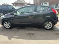 Begagnad Ford Fiesta Zetec 82 HK (60 kW) 2014 Svart Halvkombi