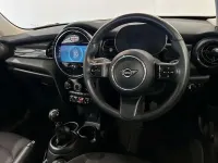 Używany Mini Cooper Classic 134 KM (98 kW) 2022 Czarny Hatchback