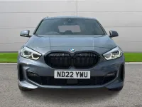 Usado BMW 118 M Sport 134 CV (98 kW) 2022 Gris Utilitario