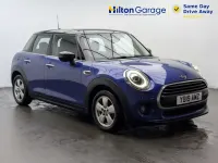 Usado Mini Cooper Classic 136 HP (100 kW) 2019 Azul Citadino