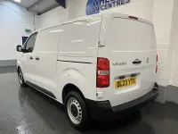 Gebraucht Vauxhall Vivaro S 100 PS (73 kW) 2023 Weiß Van / Kleinbus