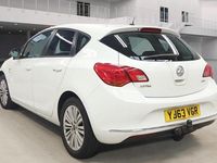 Used Vauxhall Astra 2013 White Hatchback