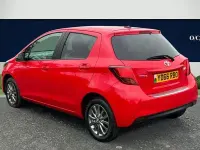 Used Toyota Yaris 99 HP (72 kW) 2016 Red Hatchback