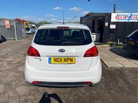 Used Kia Venga 89 HP (65 kW) 2011 White Hatchback