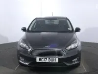 Usado Ford Focus Zetec 125 CV (91 kW) 2017 Gris Utilitario