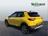 Usado Kia Stonic 118 HP (86 kW) 2021 Amarelo SUV