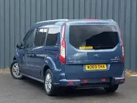 Usado Ford Tourneo Titanium 120 HP (88 kW) 2020 Azul Carrinha