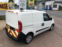 Usado Fiat Doblò 90 HP (66 kW) 2016 Branco Monovolume