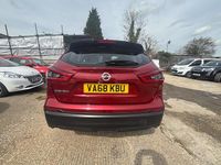 Used Nissan Qashqai Acenta Premium 140 HP (102 kW) 2019 Red SUV